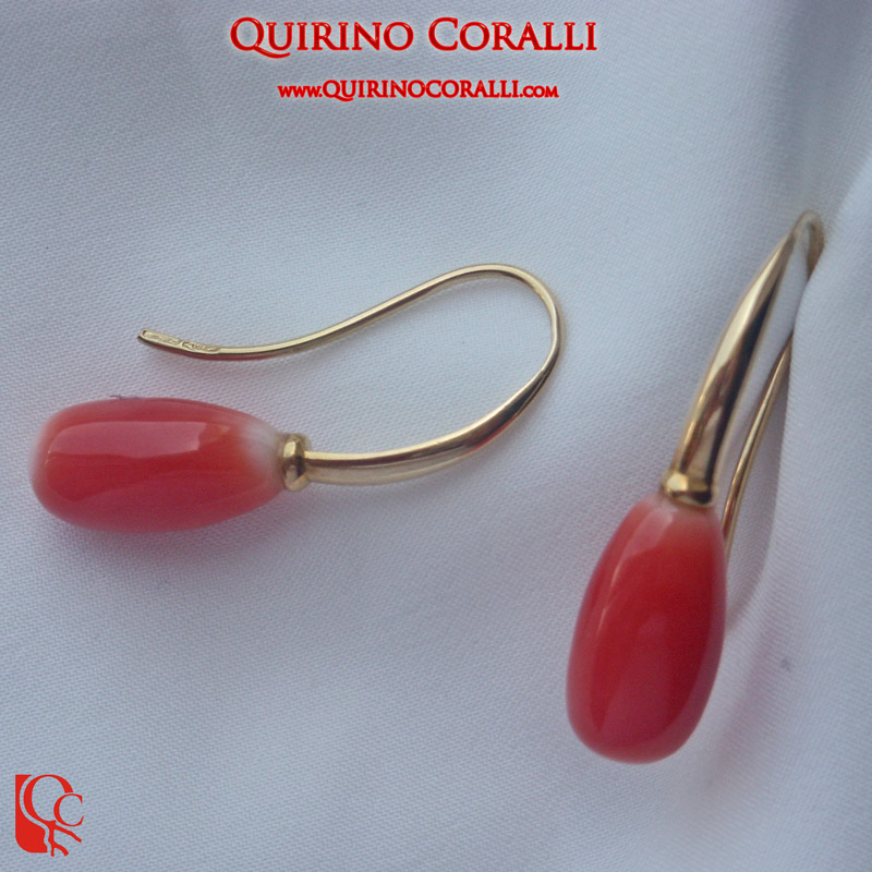 originali  orecchini in oro giallocon  goccia di corallo 