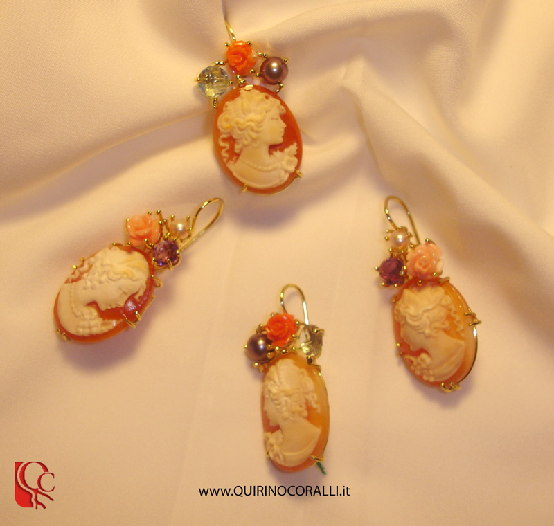 Orecchini con cammei in oro(roselline corallo perline )