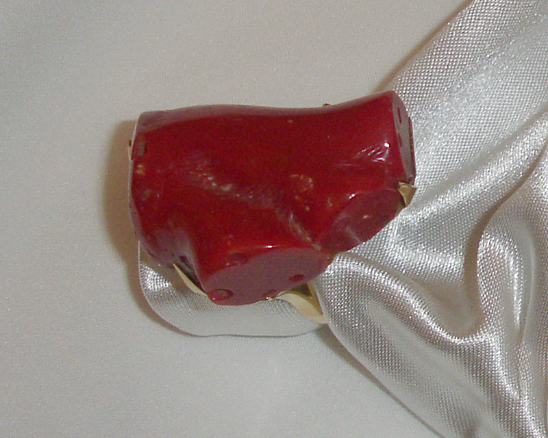 Anello in oro con sezione di ramo di  corallo  