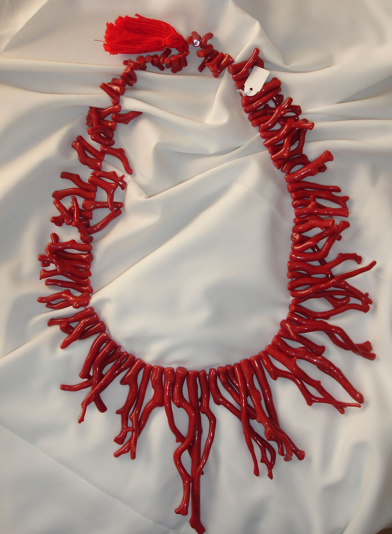 Collana Frange in corallo a gradazione (rametti di corallo rosso lucidati e infilati) 