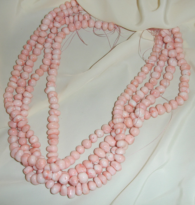 Fili sassolini di corallo bianchi e rosa per la realizzazione di collane 