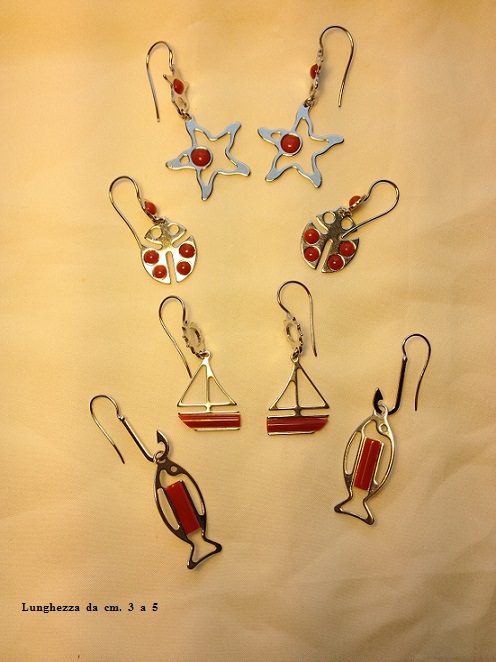 Orecchini argento 925 rodiato con inserti di corallo  rosso